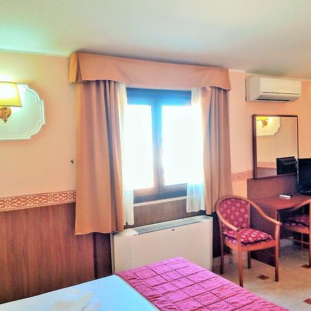 Hotel Riviera Фьюмичино Экстерьер фото