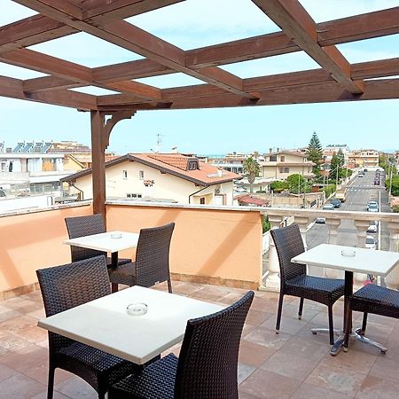 Hotel Riviera Фьюмичино Экстерьер фото
