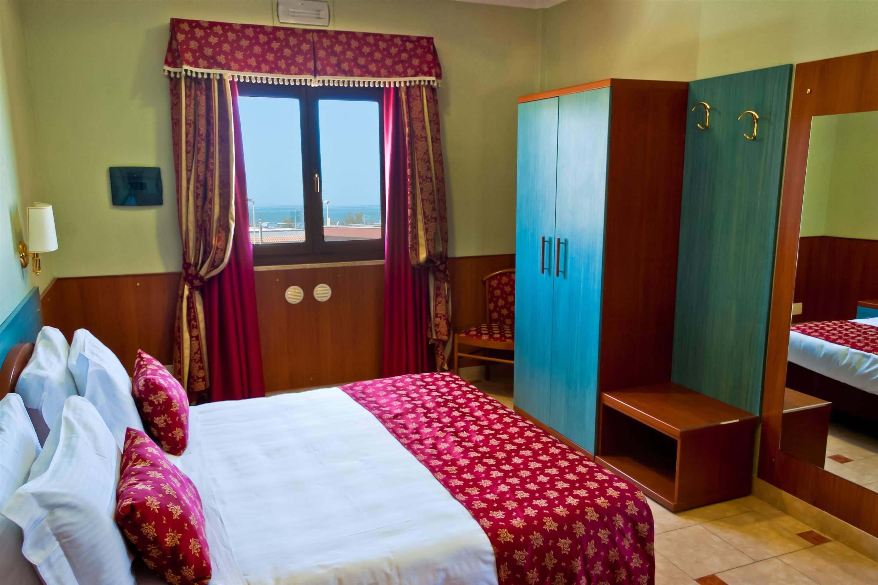 Hotel Riviera Фьюмичино Экстерьер фото