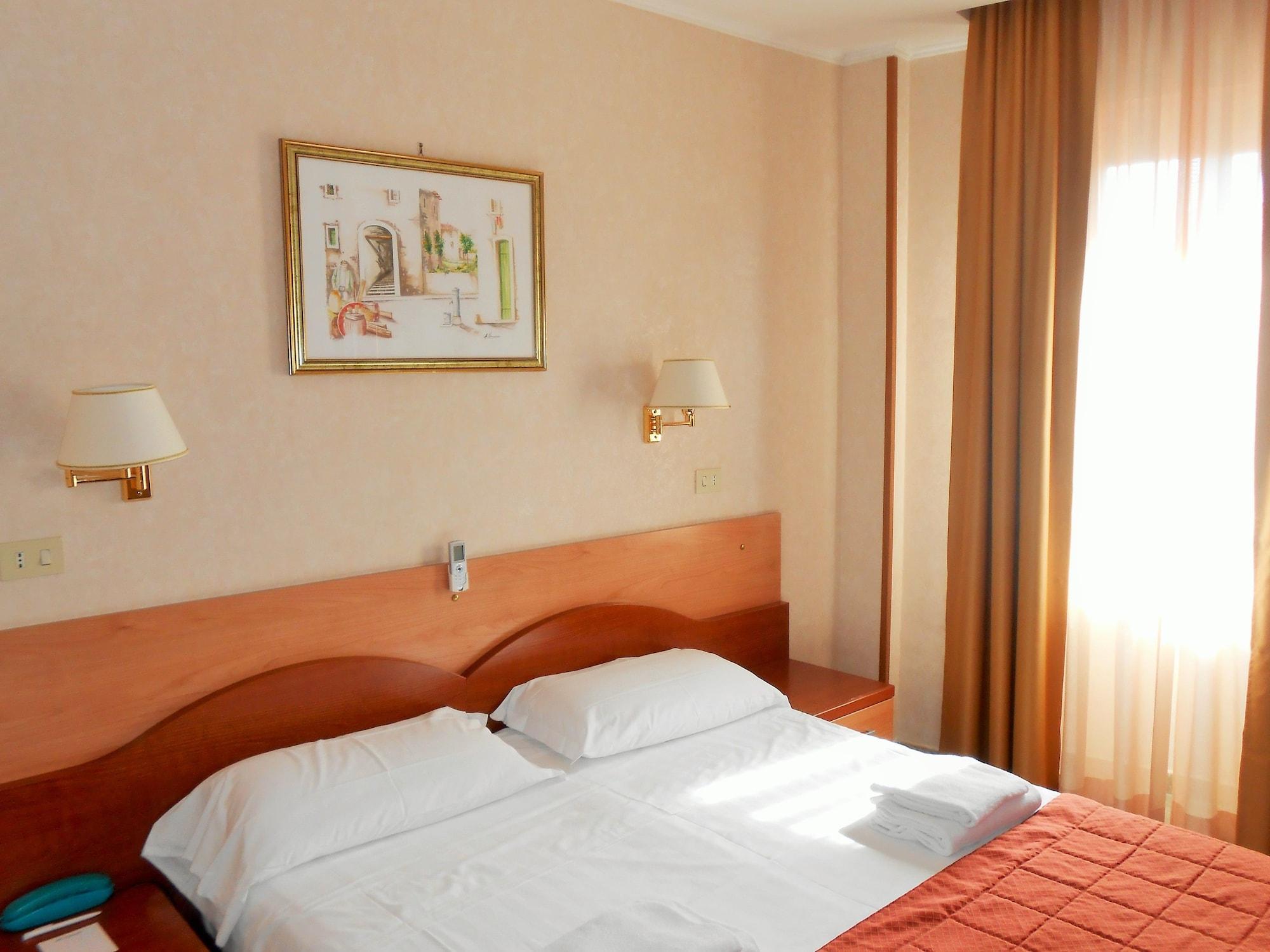 Hotel Riviera Фьюмичино Экстерьер фото