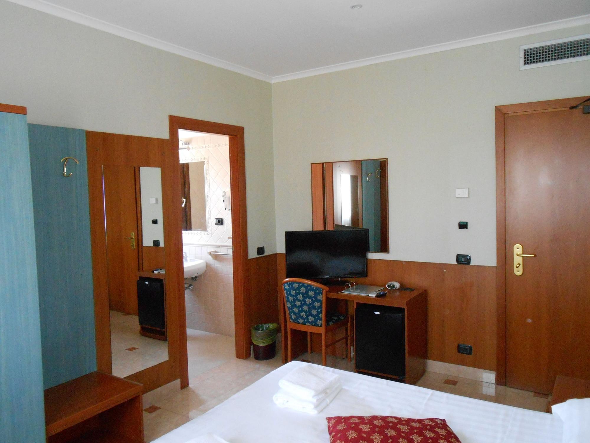 Hotel Riviera Фьюмичино Экстерьер фото