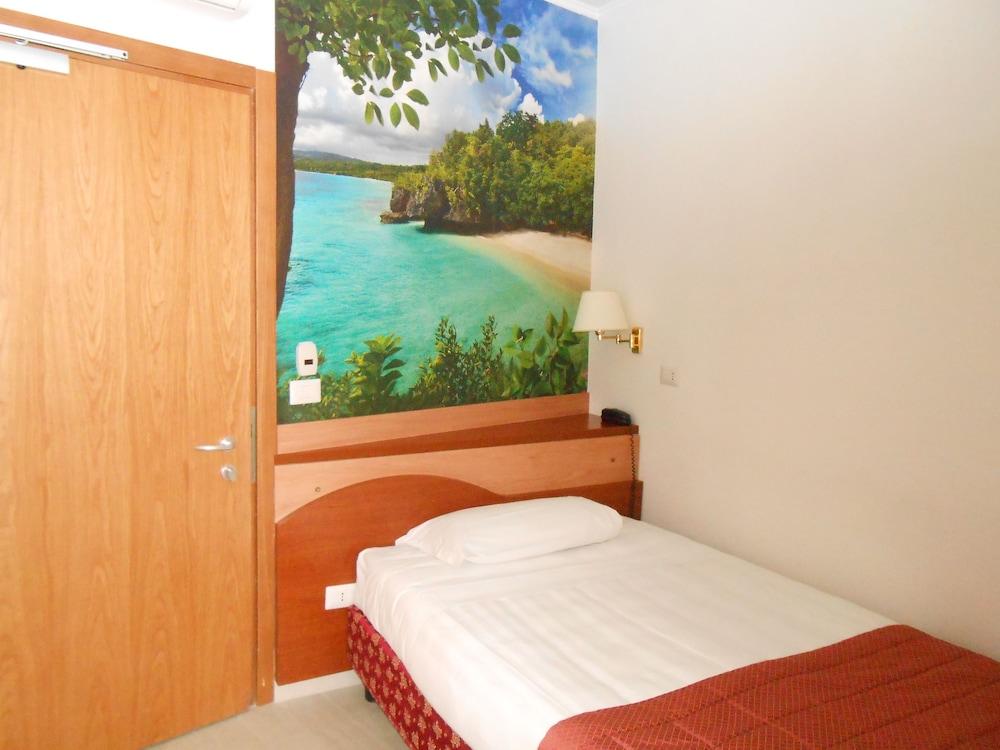 Hotel Riviera Фьюмичино Экстерьер фото