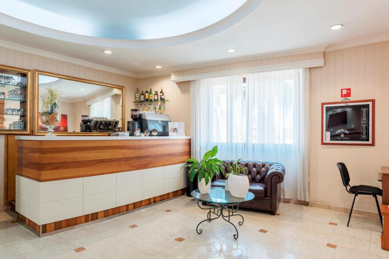 Hotel Riviera Фьюмичино Экстерьер фото
