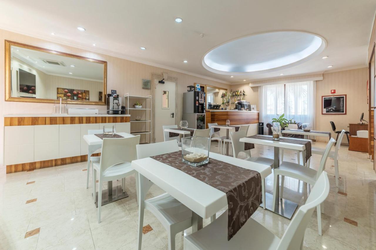 Hotel Riviera Фьюмичино Экстерьер фото
