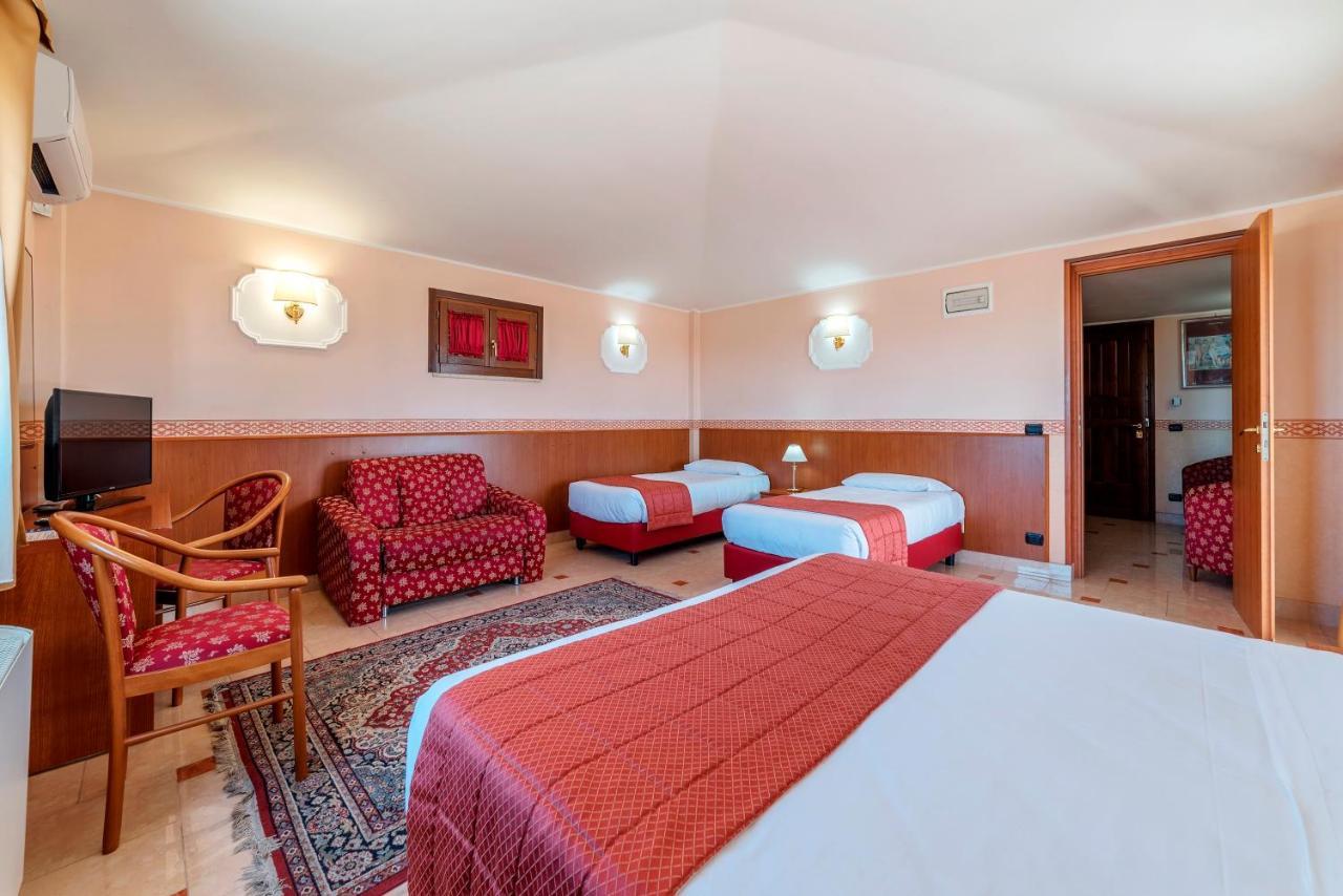 Hotel Riviera Фьюмичино Экстерьер фото