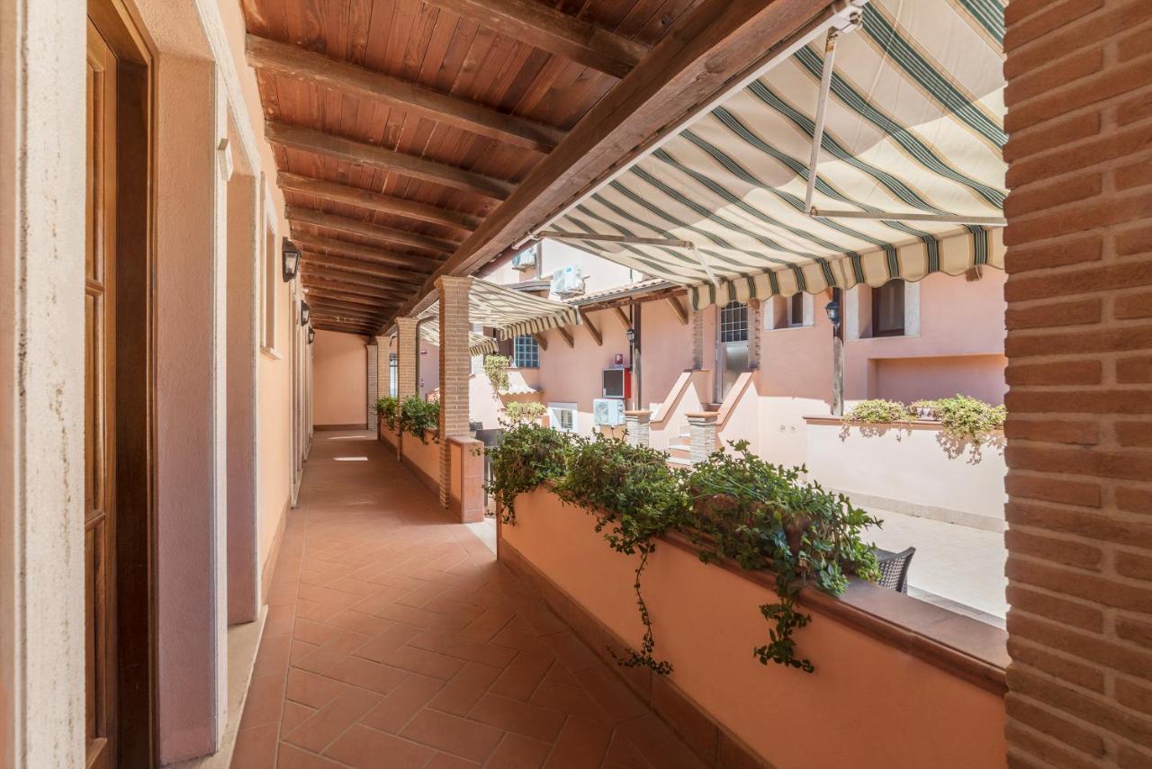 Hotel Riviera Фьюмичино Экстерьер фото
