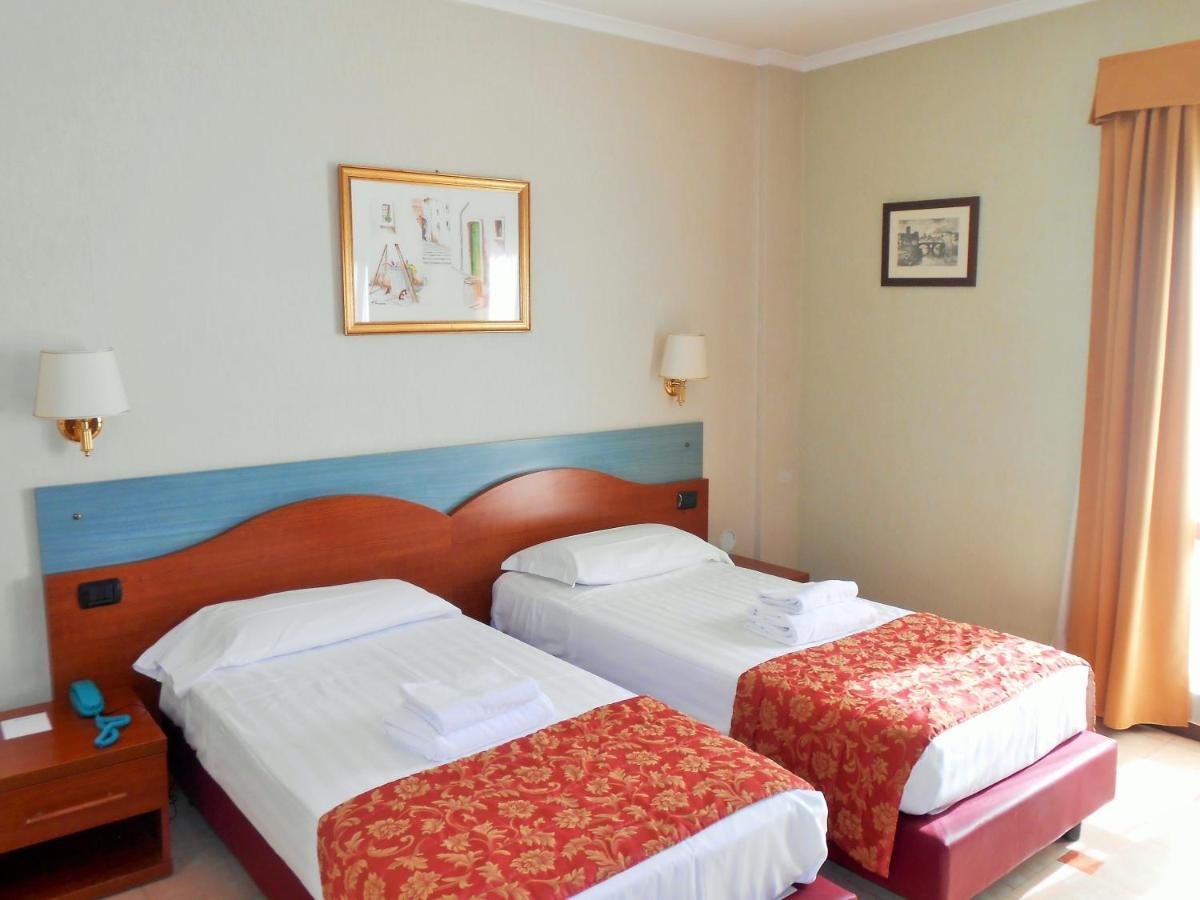 Hotel Riviera Фьюмичино Экстерьер фото