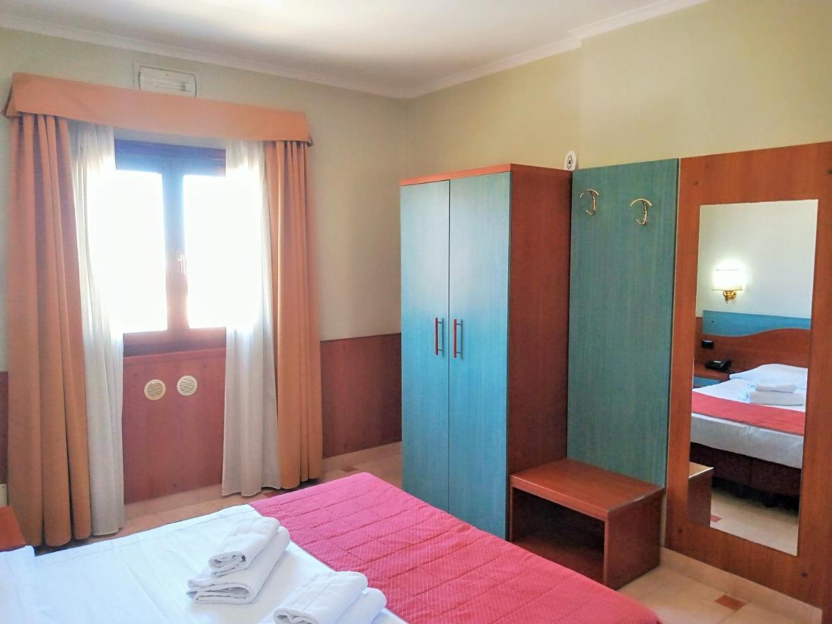 Hotel Riviera Фьюмичино Экстерьер фото