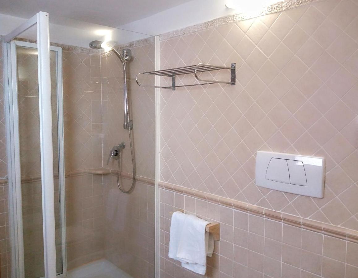 Hotel Riviera Фьюмичино Экстерьер фото