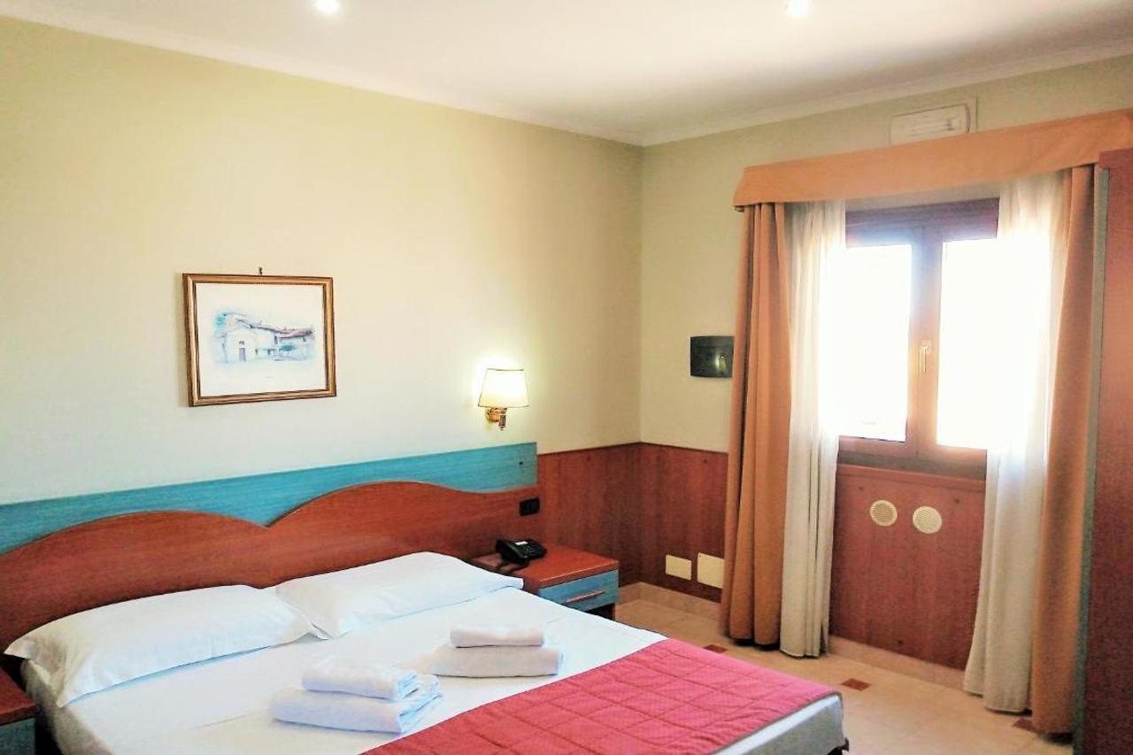 Hotel Riviera Фьюмичино Экстерьер фото