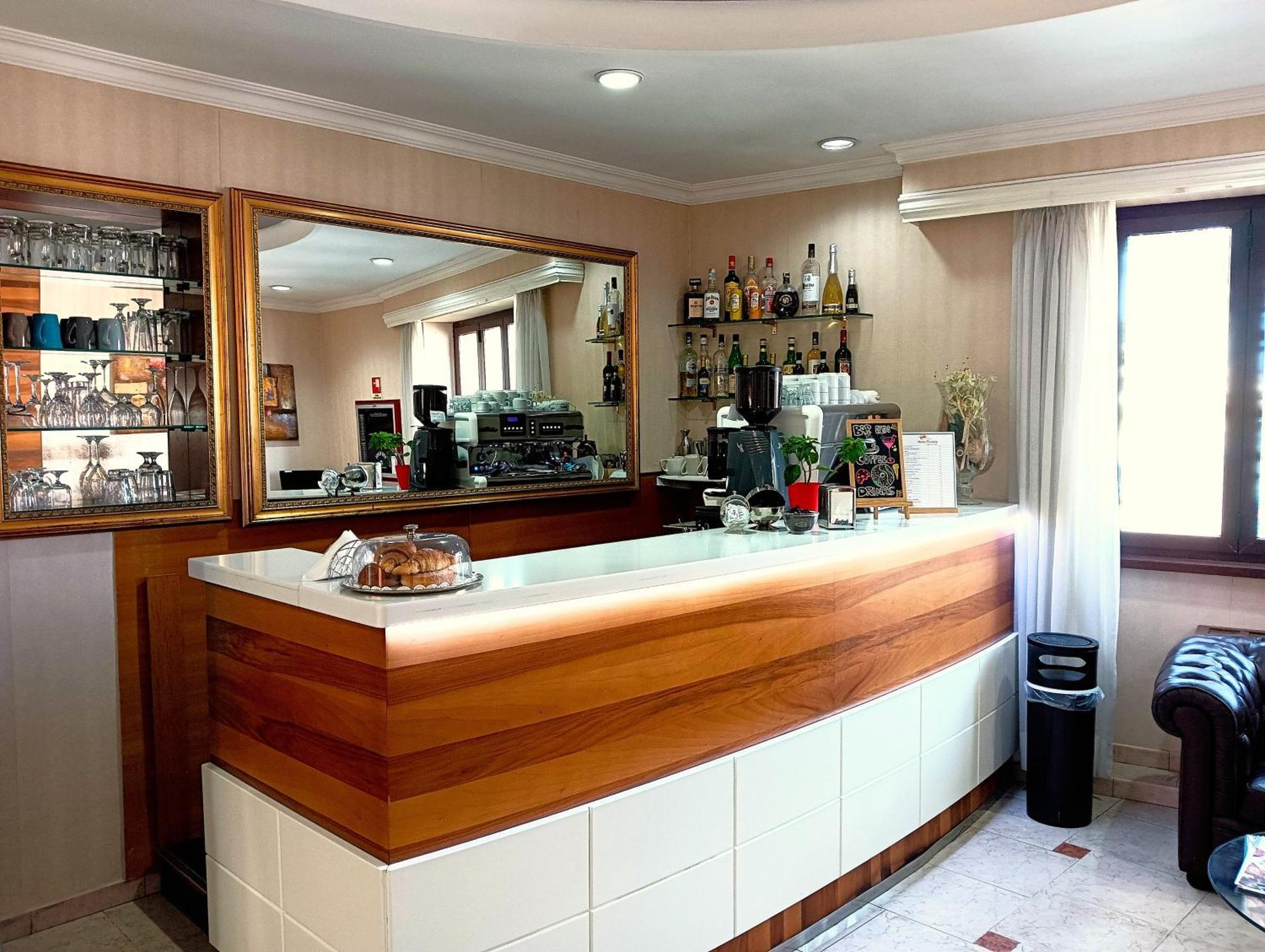 Hotel Riviera Фьюмичино Экстерьер фото
