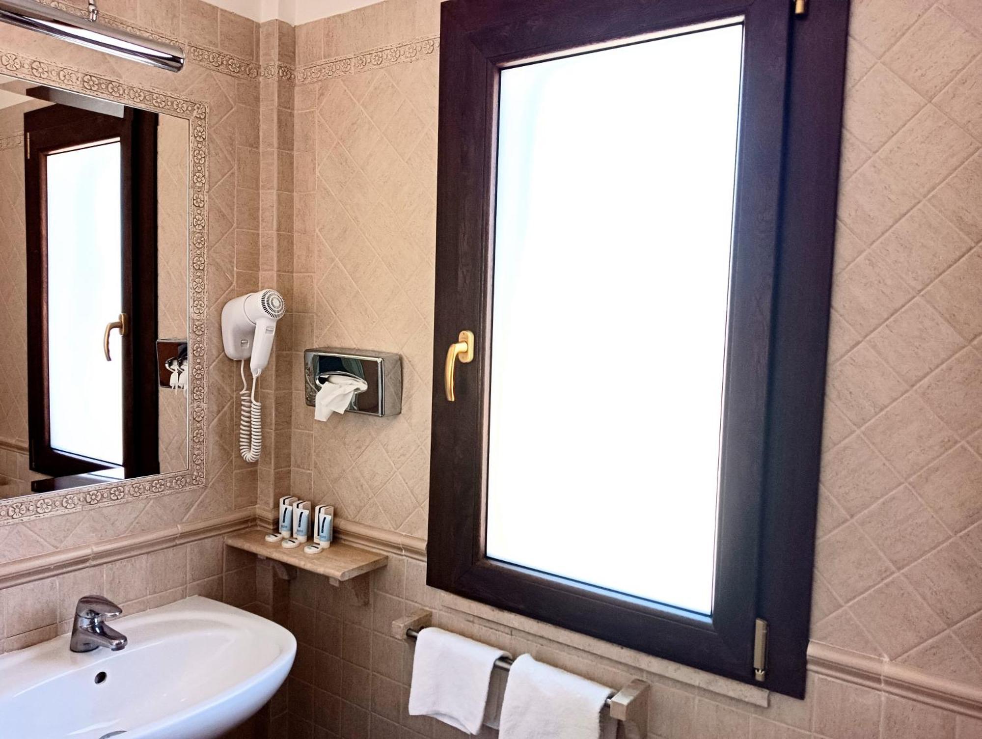 Hotel Riviera Фьюмичино Экстерьер фото