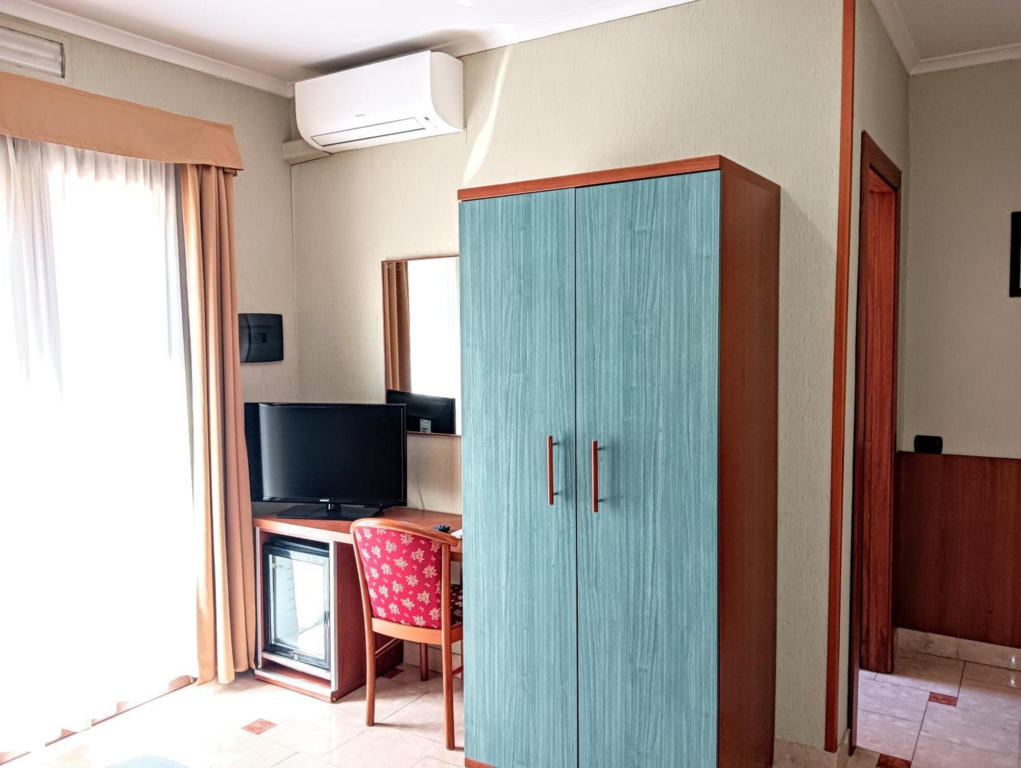 Hotel Riviera Фьюмичино Экстерьер фото