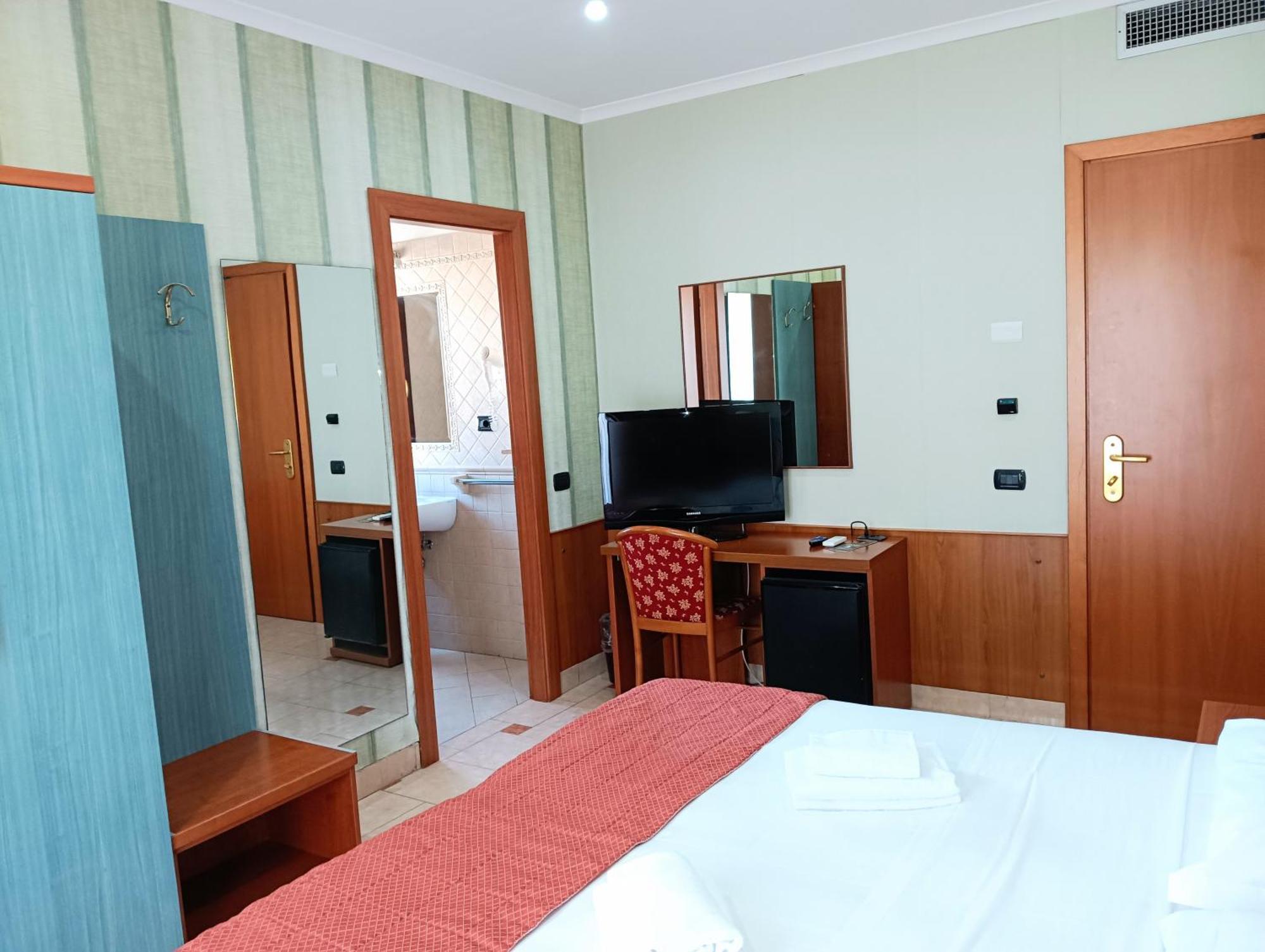 Hotel Riviera Фьюмичино Экстерьер фото