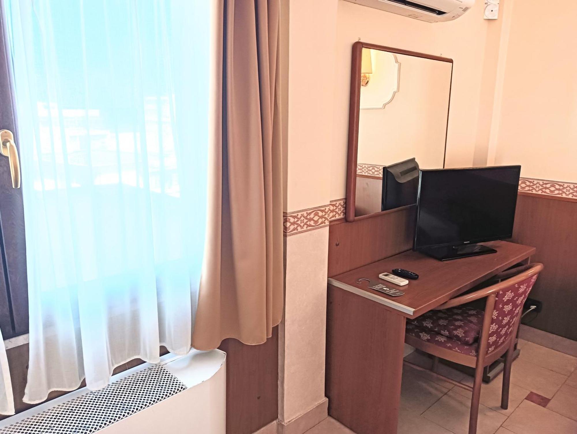 Hotel Riviera Фьюмичино Экстерьер фото